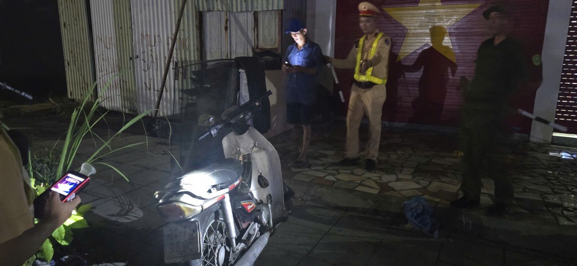 CSGT Quảng Ninh truy “ma men” giữa đêm, bảo đảm bình yên đường phố