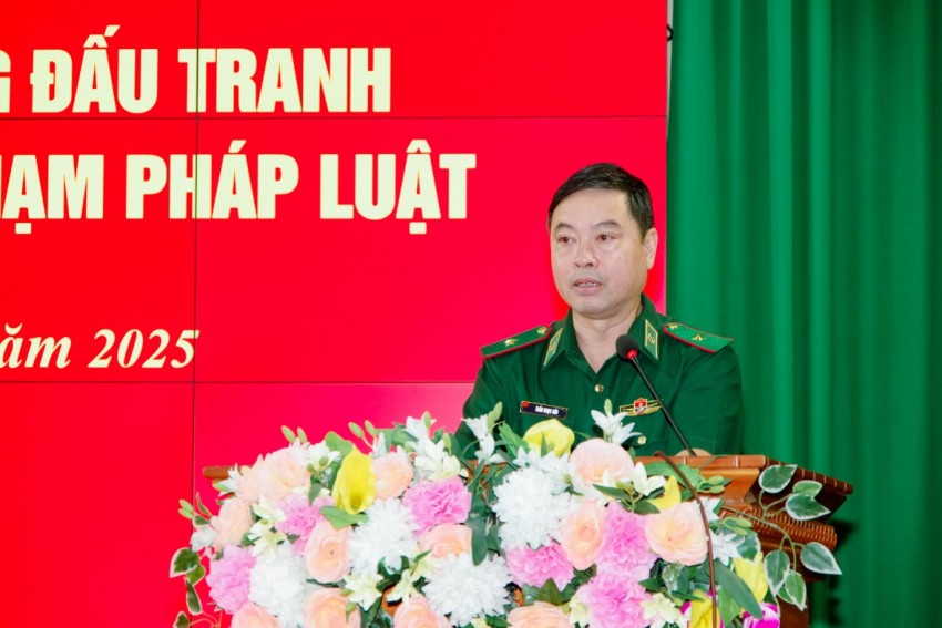 Trao thưởng thành tích xuất sắc trong đấu tranh phòng, chống tội phạm, vi phạm pháp luật