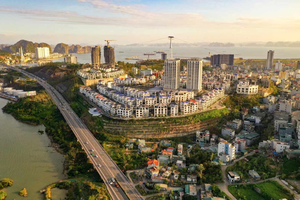 Hạ Long đẹp say lòng ngày cuối thu