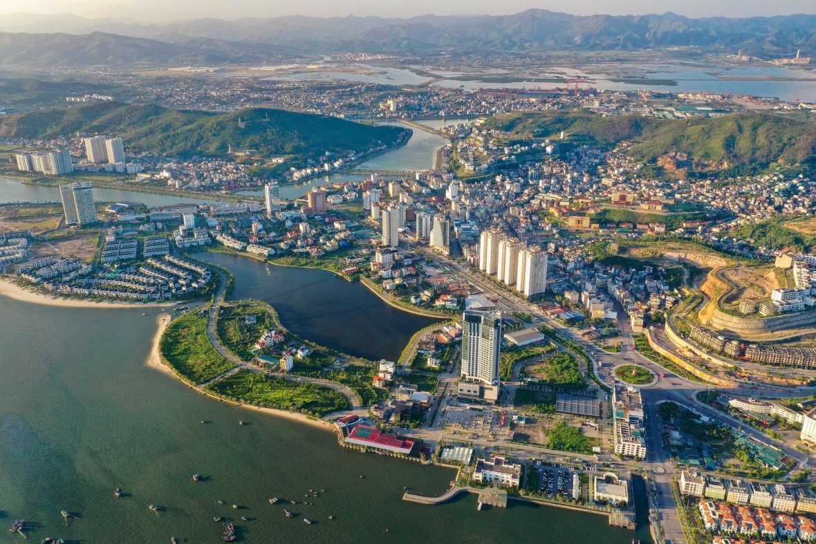 Hạ Long đẹp say lòng ngày cuối thu