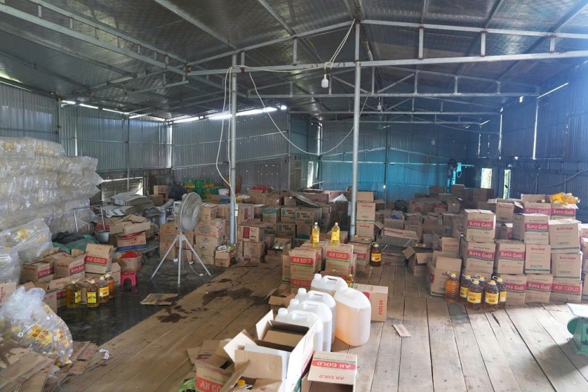 Bên trong Công ty TNHH thương mại An Thịnh Food thời điểm Phòng Cảnh sát kinh tế kiểm tra