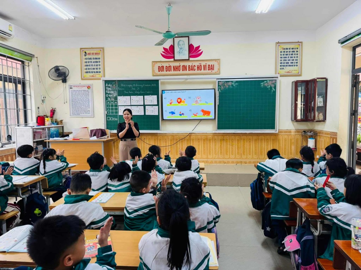 Nghệ An giao hơn 43.000 biên chế cho các trường học trực thuộc xã, phường. Nghệ An giao hơn 43.000 biên chế cho các trường học trực thuộc xã, phường.