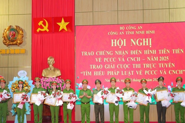 Ninh Bình khen thưởng cho các tập thể, cá nhân có thành tích trong công tác PCCC