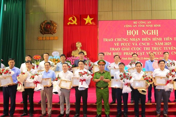 Ninh Bình khen thưởng cho các tập thể, cá nhân có thành tích trong công tác PCCC