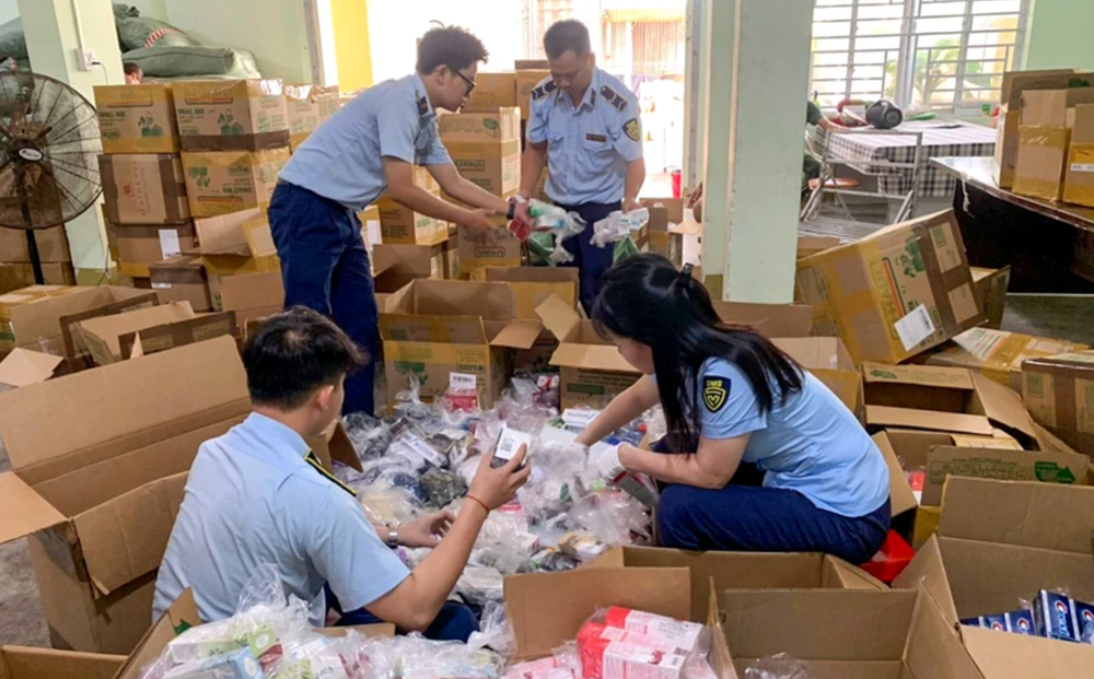 Cảnh Báo: Hàng loạt cơ sở làm đẹp tự ý pha chế thuốc giảm cân, kem trắng da