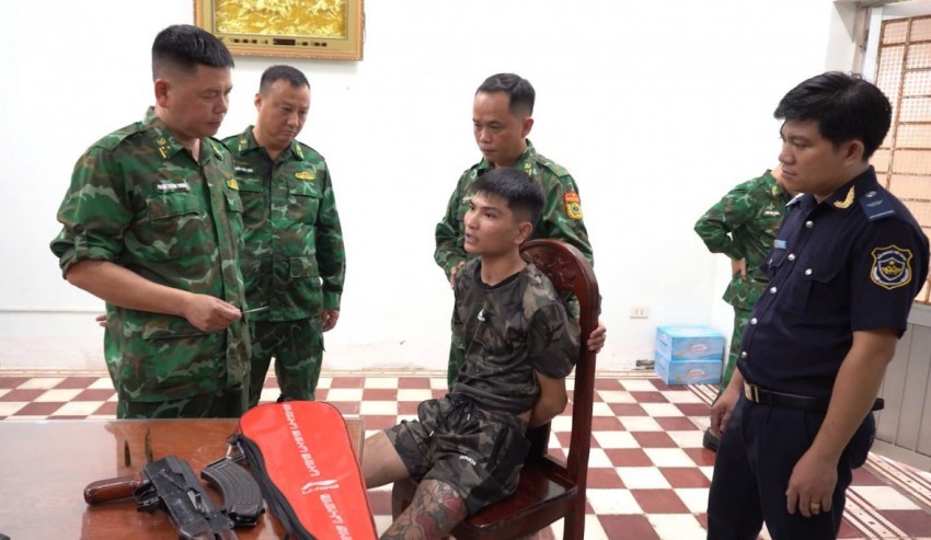 BĐBP tỉnh Tây Ninh bắt đối tượng mang theo vũ khí quân dụng xuất cảnh