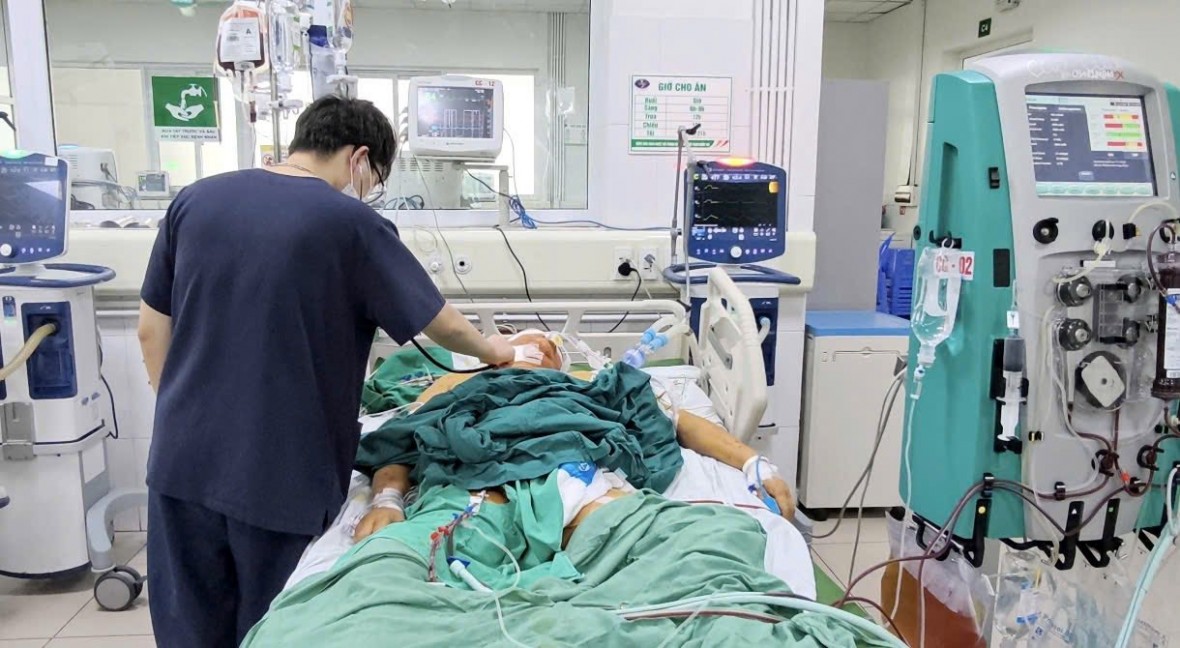 Nhiều bệnh nhân mắc xoắn khuẩn vàng da rơi vào tình trạng nguy kịch. (Ảnh: Bệnh viện Nhiệt đới Trung ương)