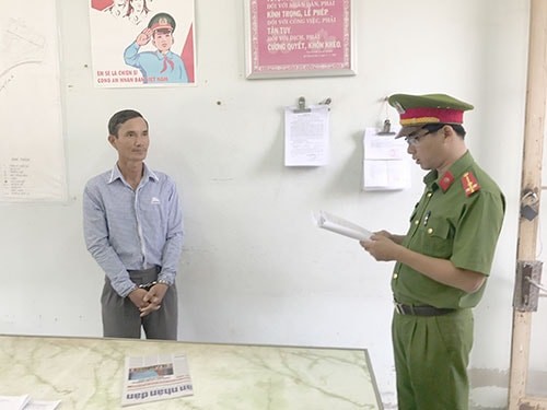 Hồ Lương Sơn bị khởi tố, bắt tạm giam vào ngày 11/3/2017 (nguồn: Báo Lâm Đồng) Hồ Lương Sơn bị khởi tố, bắt tạm giam vào ngày 11/3/2017 (nguồn: Báo Lâm Đồng)