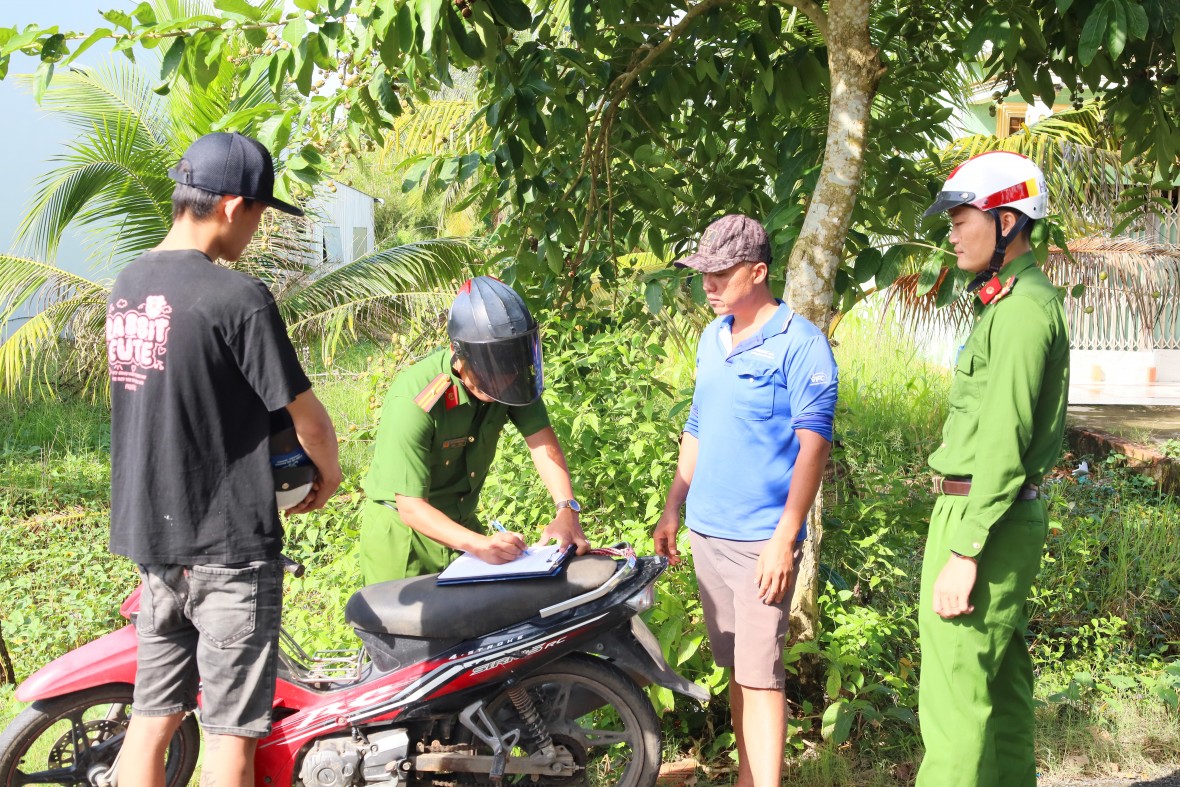 Nhiều giải pháp bảo đảm trật tự, an toàn giao thông ở Cà Mau Nhiều giải pháp bảo đảm trật tự, an toàn giao thông ở Cà Mau