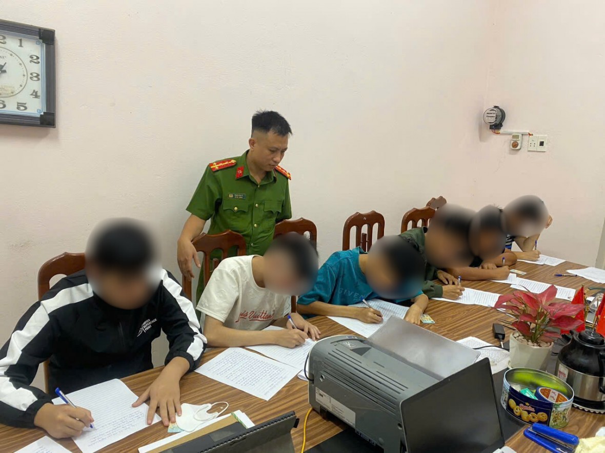 Công an xã tổ chức gọi hỏi răn đe, ký cam kết chấp hành quy định của pháp luật đối với các thanh thiếu niên có biểu hiện vi phạm pháp luật trên địa bàn