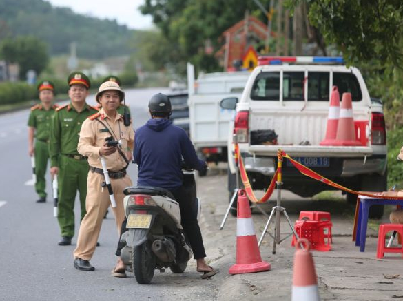 CSGT Thanh Hóa chốt chặn khép kín ngày đêm, kiên quyết xử lý 