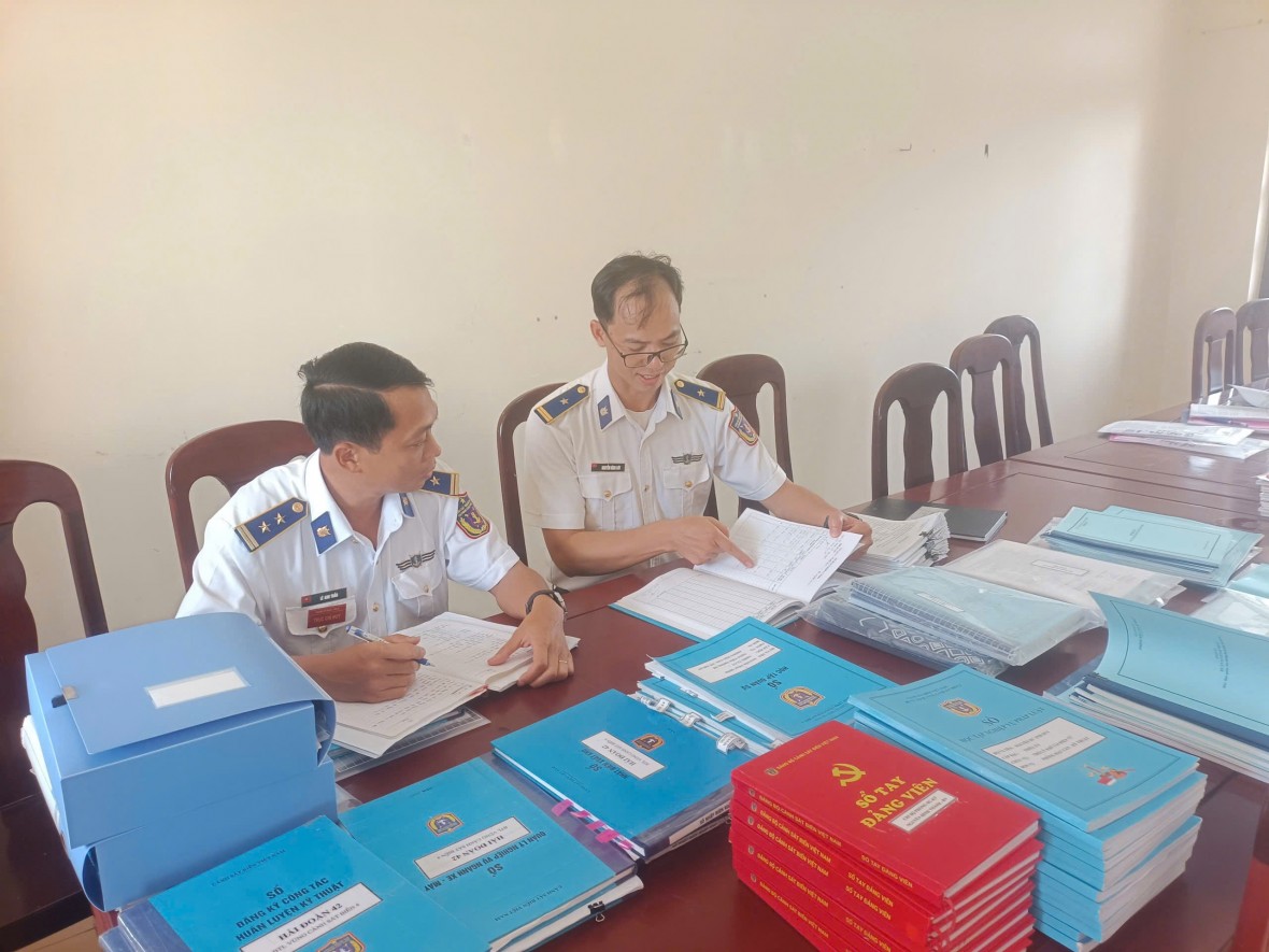 BTL Vùng Cảnh sát biển 4 kiểm tra kết quả xây dựng đơn vị vững mạnh, toàn diện, mẫu mực, tiêu biểu tại Hải đoàn 42