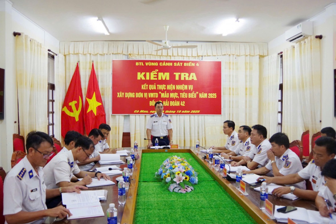 BTL Vùng Cảnh sát biển 4 kiểm tra kết quả xây dựng đơn vị vững mạnh, toàn diện, mẫu mực, tiêu biểu tại Hải đoàn 42
