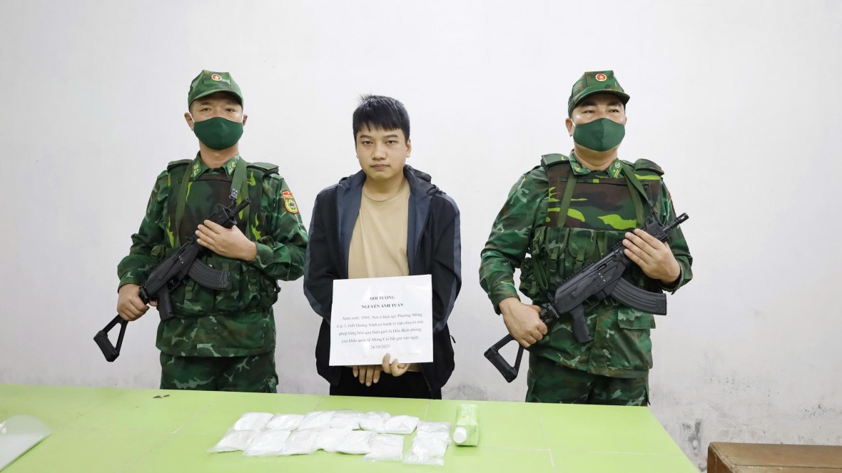 Bắt đối tượng giấu 8kg bạc trong giày, mang qua cửa khẩu Móng Cái