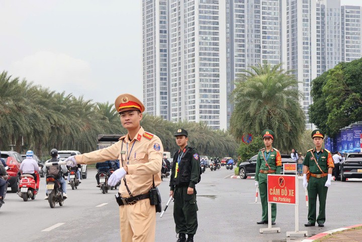Trong thời gian trên, các xe đi vòng, tránh khu vực theo hướng sau:  Xe từ Hải Phòng, Bắc Ninh... đi Phú Thọ, Thái Nguyên... theo tuyến cầu Thanh Trì, cao tốc Hà Nội - Bắc Giang, quốc lộ 18, Võ Văn Kiệt... và ngược lại.  Xe từ sân bay Nội Bài đi Võ Nguyên Giáp - quốc lộ 18 đi theo hướng đường Võ Văn Kiệt hoặc cao tốc Hà Nội - Bắc Giang.  Công an Hà Nội yêu cầu tài xế tự giác, nghiêm chỉnh chấp hành Luật Trật tự, an toàn giao thông đường bộ và theo hướng dẫn, phân luồng của lực lượng chức năng.