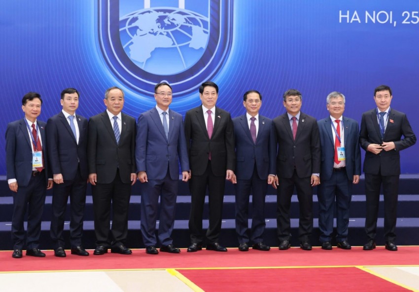 Chủ tịch nước Lương Cường, Phó Thủ tướng Bùi Thanh Sơn và đoàn đại biểu Việt Nam dự Lễ mở ký Công ước Hà Nội.