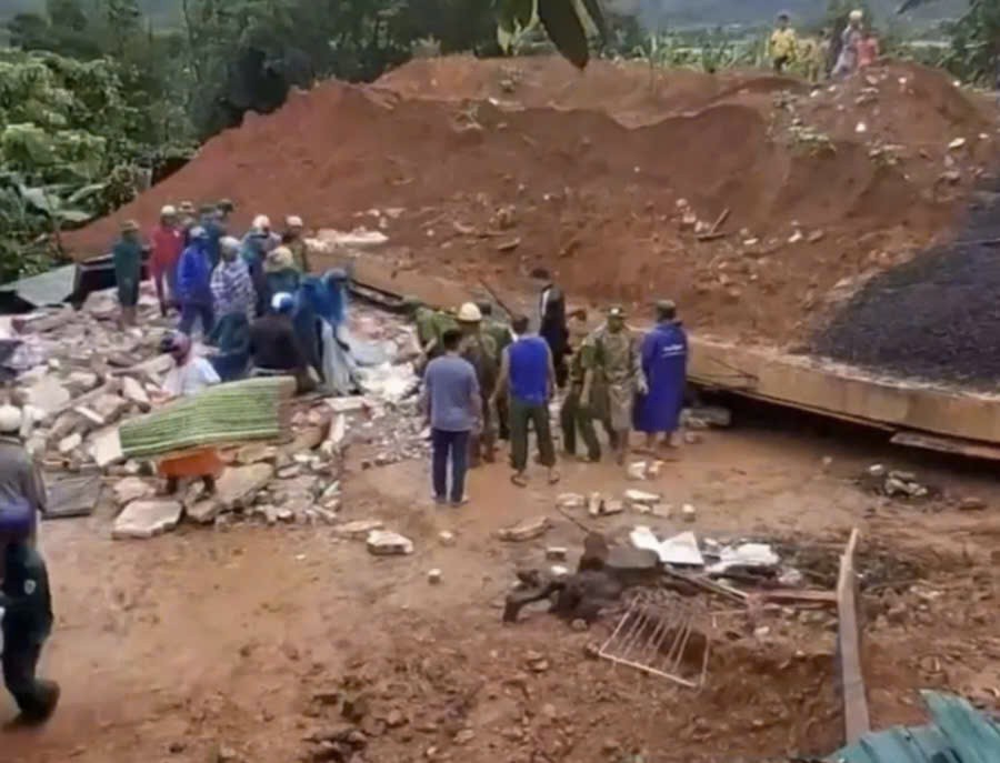 Sập nhà ở Đắk Lắk khiến 5 người thương vong