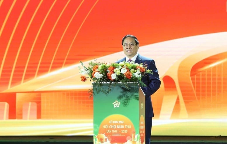 Thủ tướng Phạm Minh Chính: Hội chợ là cầu nối quan trọng để doanh nghiệp Việt Nam tăng cường hội nhập kinh tế quốc tế, giao lưu, trao đổi kinh nghiệm và tiếp nhận chuyển giao công nghệ. Ảnh: VGP.