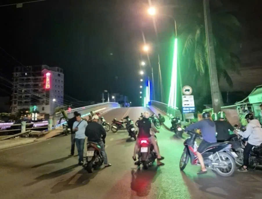 Cho rằng nhìn đểu, thanh niên 16 tuổi ở Lâm Đồng nghi bị sát hại trên cầu Dục Thanh