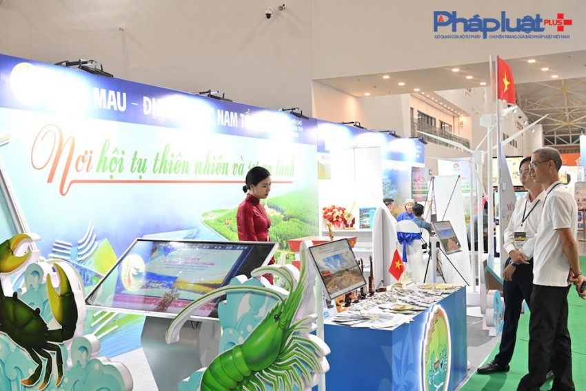 Cận cảnh các gian hàng của các địa phương trưng bày tại Hội chợ Mùa thu lần thứ I