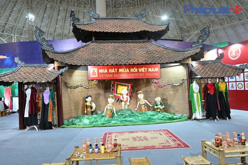 Cận cảnh các gian hàng của các địa phương trưng bày tại Hội chợ Mùa thu lần thứ I