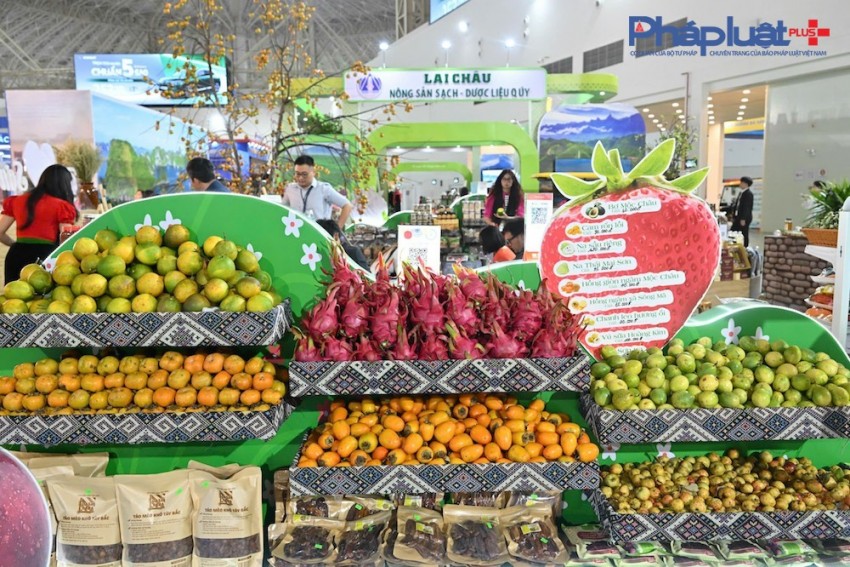 Cận cảnh các gian hàng của các địa phương trưng bày tại Hội chợ Mùa thu lần thứ I