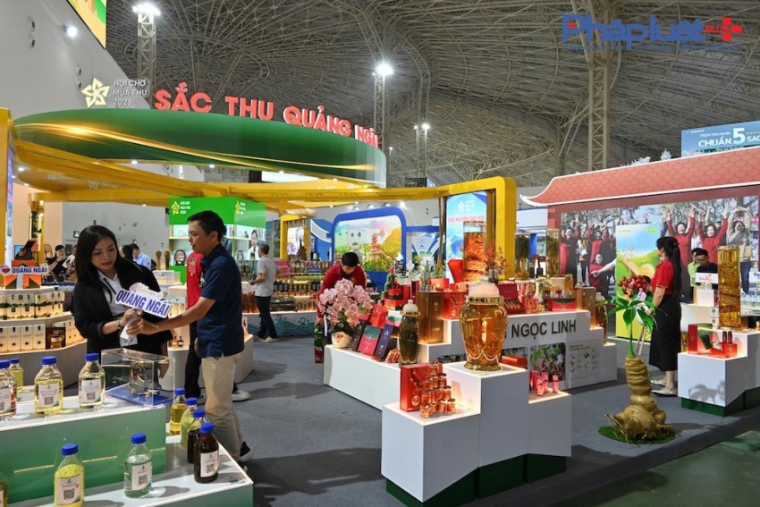 Cận cảnh các gian hàng của các địa phương trưng bày tại Hội chợ Mùa thu lần thứ I