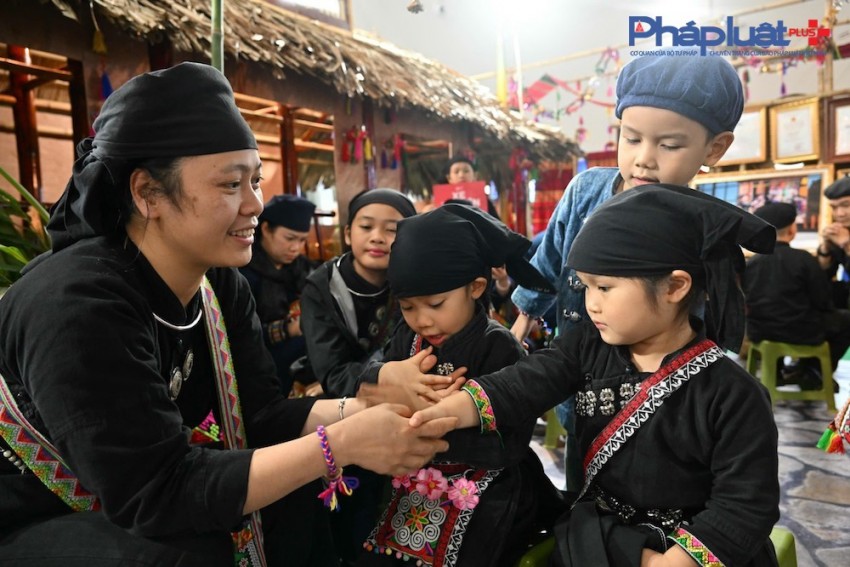 Cận cảnh các gian hàng của các địa phương trưng bày tại Hội chợ Mùa thu lần thứ I