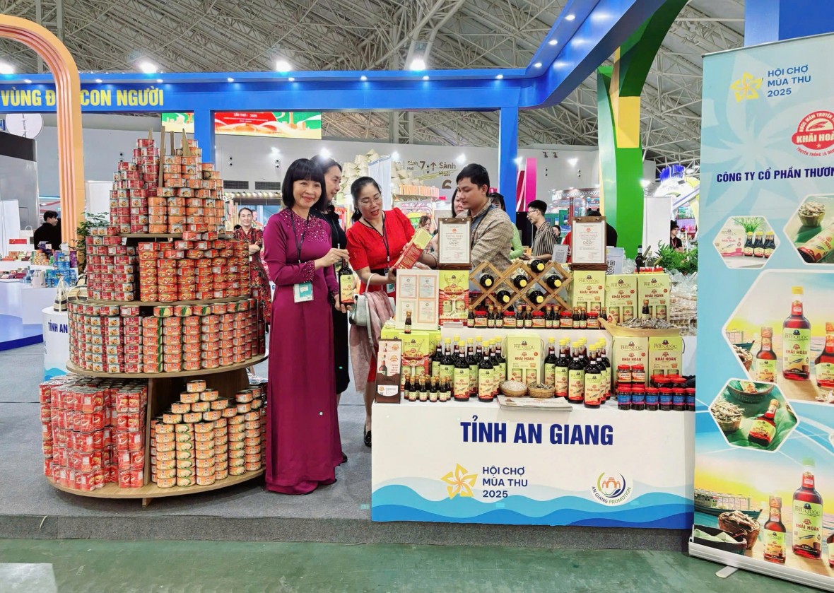 An Giang tích cực quảng bá du lịch và sản phẩm đặc trưng tại Hội chợ Mùa Thu 2025 An Giang tích cực quảng bá du lịch và sản phẩm đặc trưng tại Hội chợ Mùa Thu 2025