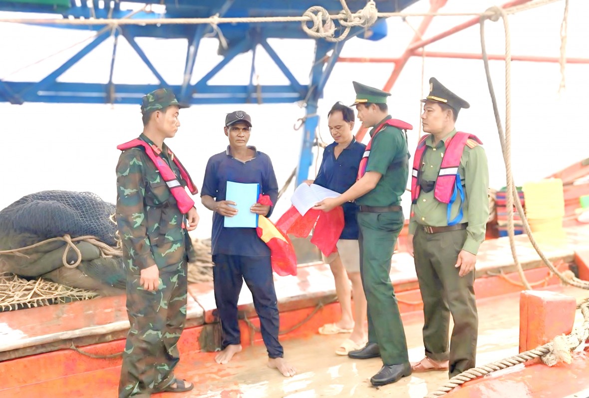 Cà Mau mở đợt cao điểm chống khai thác IUU, hướng tới phát triển nghề cá bền vững Cà Mau mở đợt cao điểm chống khai thác IUU, hướng tới phát triển nghề cá bền vững