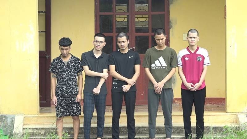 Các đối tượng trong đường dây sản xuất giấy tờ giả bị khởi tố, bắt giữ Các đối tượng trong đường dây sản xuất giấy tờ giả bị khởi tố, bắt giữ