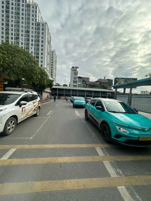 Các hoạt động đón, trả khách được thực hiện trong bến xe, góp phần đảm bảo an ninh trật tự và an toàn giao thông.