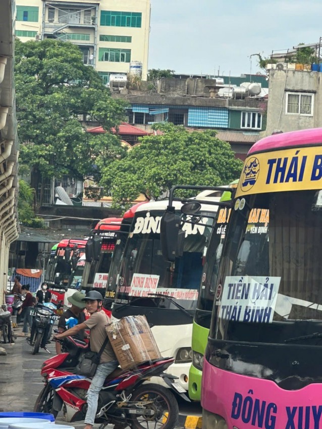 Bến xe Giáp Bát miễn phí xe cá nhân vào bến đón, trả khách