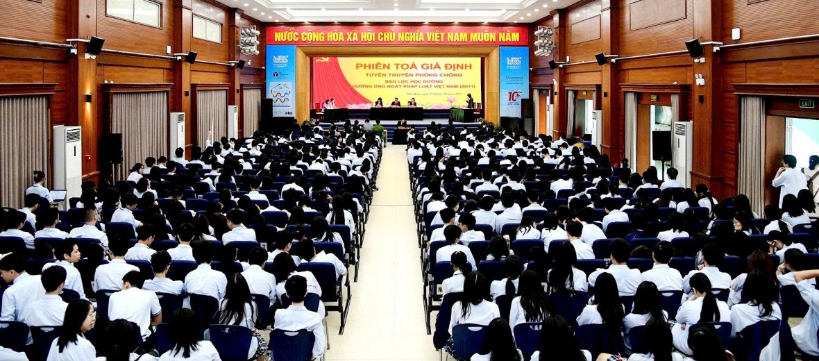 Bổ ích “Phiên tòa giả định” do Đoàn Luật sư Hà Nội phối hợp tổ chức tại Trường THCS và THPT Nguyễn Siêu