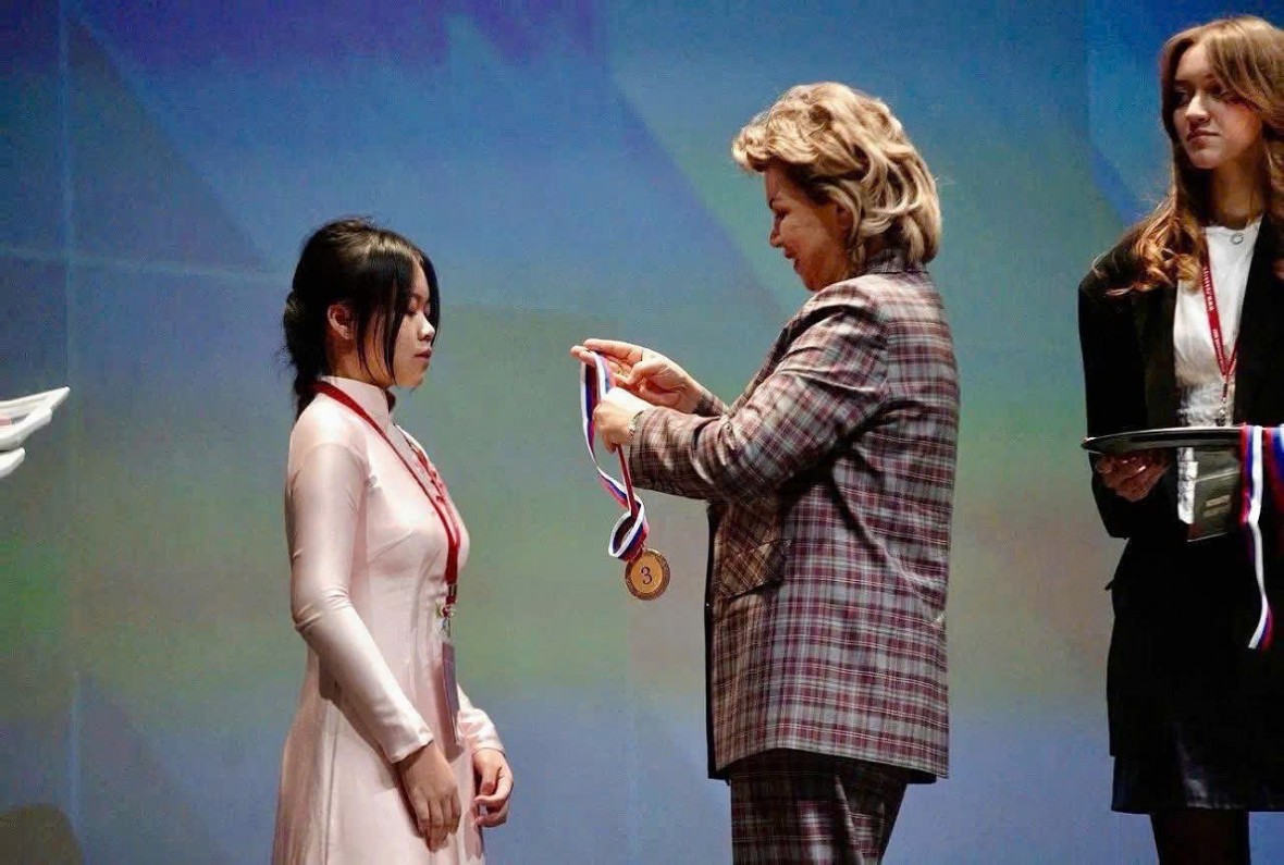 Trần Thị Khánh Trang xuất sắc giành Huy chương Đồng cuộc thi.