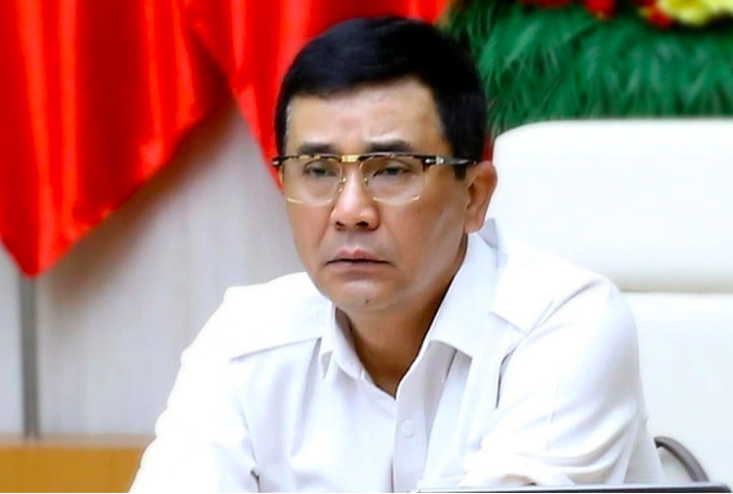 Cựu Phó Chủ tịch UBND tỉnh Phú Thọ Hồ Đại Dũng bị cáo buộc tham gia đánh bạc với giao dịch hơn 7 triệu USD. Cựu Phó Chủ tịch UBND tỉnh Phú Thọ Hồ Đại Dũng bị cáo buộc tham gia đánh bạc với giao dịch hơn 7 triệu USD.