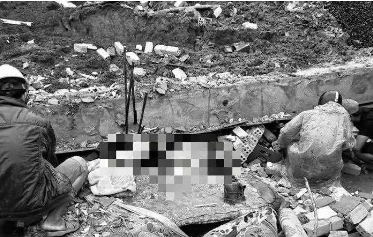 Hiện trường vụ sập tường rào khiến 5 người thương vong