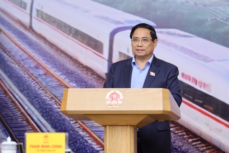 Thủ tướng Chính phủ chủ trì phiên họp thứ 4 của Ban Chỉ đạo các công trình trọng điểm, dự án quan trọng quốc gia lĩnh vực đường sắt. (Ảnh: VGP)