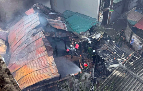 Cháy nhà sau tiếng nổ lớn ở Hà Nội, một người tử vong