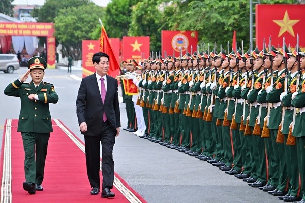 Chủ tịch nước Lương Cường trao Huân chương Bảo vệ Tổ quốc hạng Nhất tặng Lực lượng vũ trang Quân khu 3 Chủ tịch nước Lương Cường trao Huân chương Bảo vệ Tổ quốc hạng Nhất tặng Lực lượng vũ trang Quân khu 3