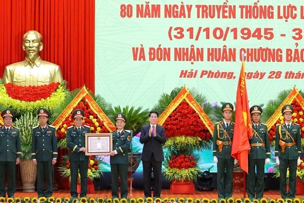Chủ tịch nước Lương Cường trao Huân chương Bảo vệ Tổ quốc hạng Nhất tặng Lực lượng vũ trang Quân khu 3 Chủ tịch nước Lương Cường trao Huân chương Bảo vệ Tổ quốc hạng Nhất tặng Lực lượng vũ trang Quân khu 3
