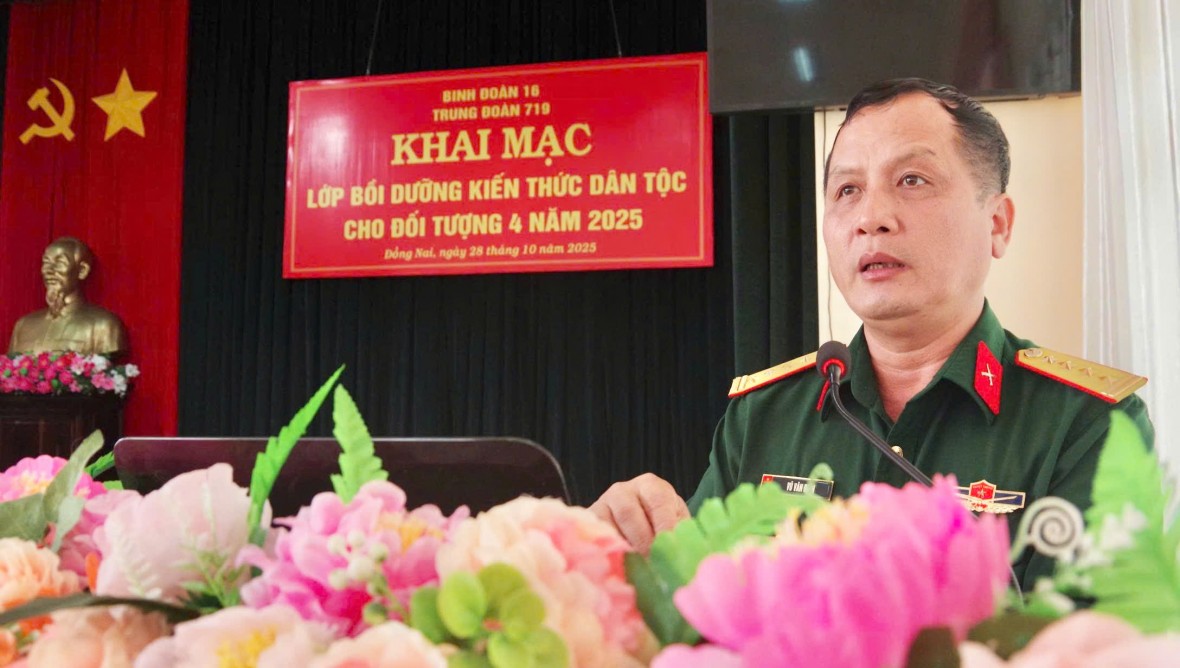 Trung đoàn 719 - Binh đoàn 16 tổ chức lớp bồi dưỡng kiến thức dân tộc cho đối tượng 4