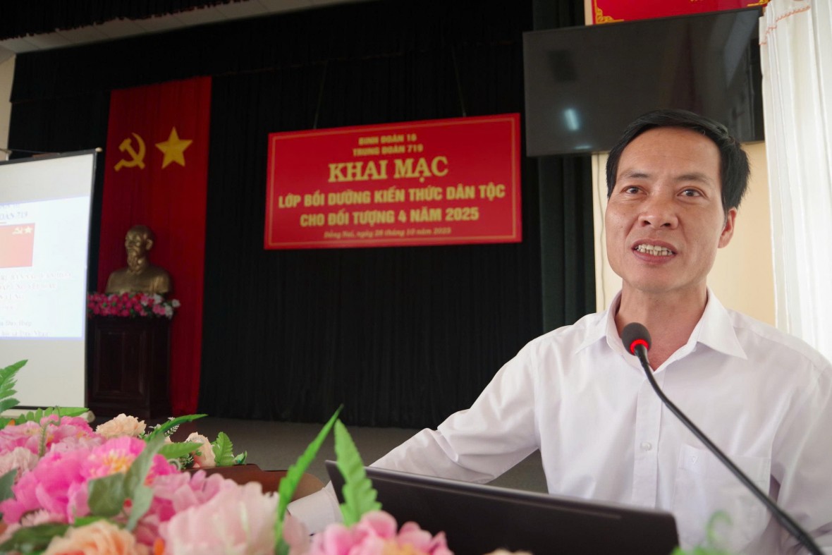 Trung đoàn 719 - Binh đoàn 16 tổ chức lớp bồi dưỡng kiến thức dân tộc cho đối tượng 4