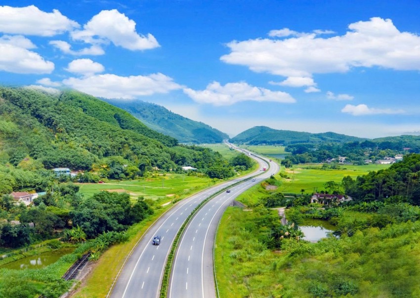 Cấm một số phương tiện lưu thông trên làn 1 cao tốc đoạn Nội Bài – Yên Bái Cấm một số phương tiện lưu thông trên làn 1 cao tốc đoạn Nội Bài – Yên Bái