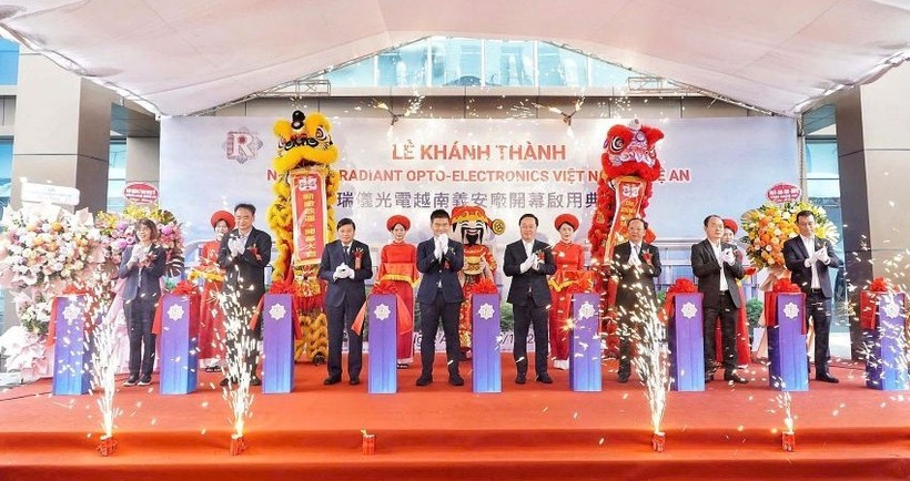 Lễ cắt băng khánh thành nhà máy Radiant Opto - Electronics Việt Nam.