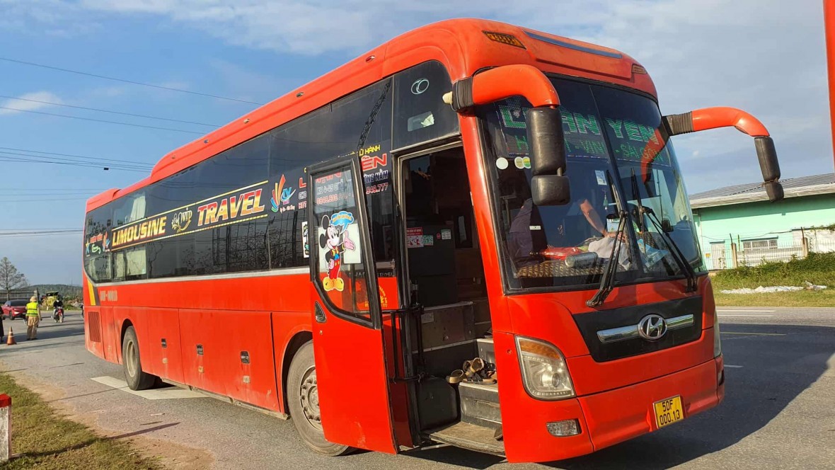 Nhức nhối xe chở khách tại KCN VSIP Nghệ An