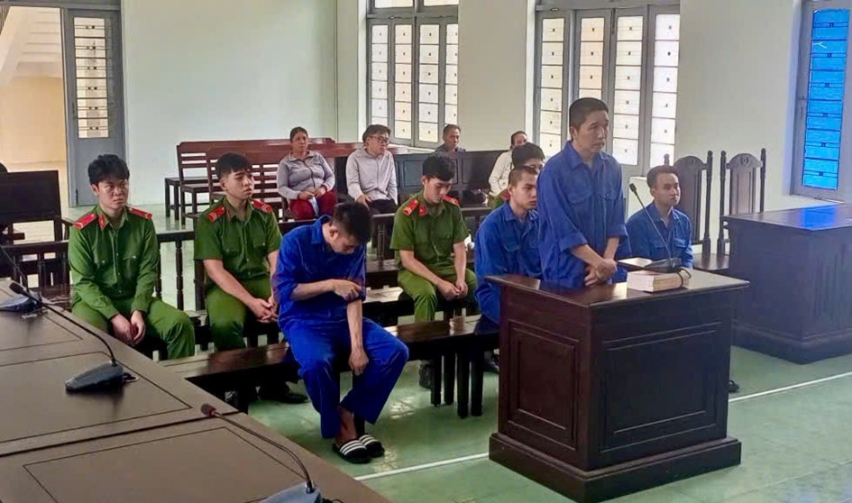 Các bị cáo tại phiên tòa xét xử. (Ảnh: Trại tạm giam số 3, Công an tỉnh Lâm Đồng)