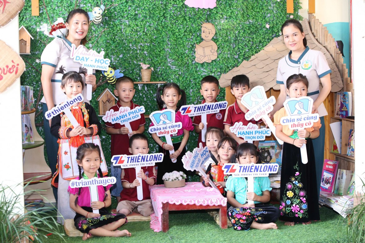 Mang yêu thương đến với thầy trò vùng cao biên giới Lai Châu