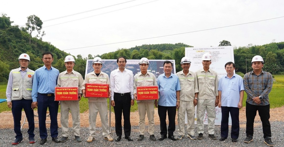 Thái Nguyên: Phấn đấu hoàn thành kế hoạch Dự án đường Hồ Chí Minh đoạn Chợ Chu - Ngã ba Trung Sơn