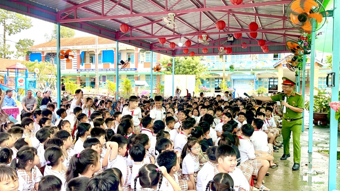 Tây Ninh: Tuyên truyền an toàn giao thông và phòng, chống ma túy trong trường học Tây Ninh: Tuyên truyền an toàn giao thông và phòng, chống ma túy trong trường học